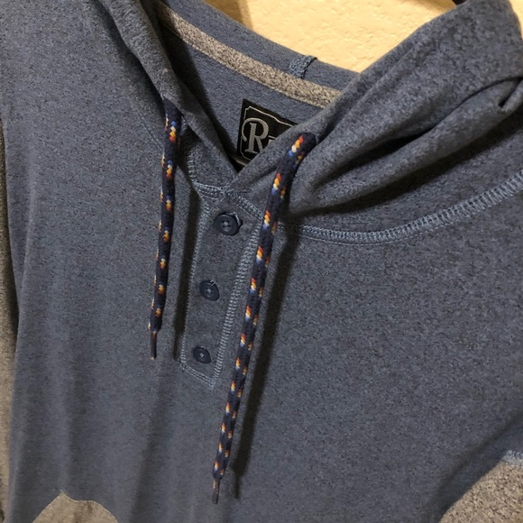 Hooded tee - Picture 2 of 4